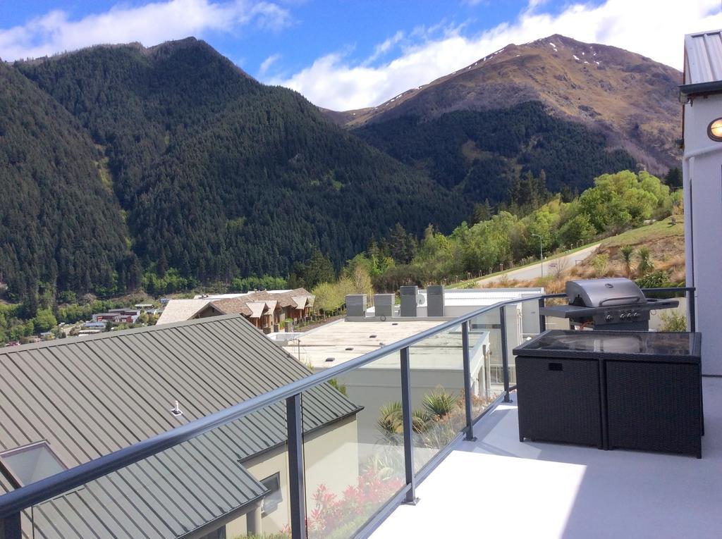 The Queenstown Bothy Bagian luar foto
