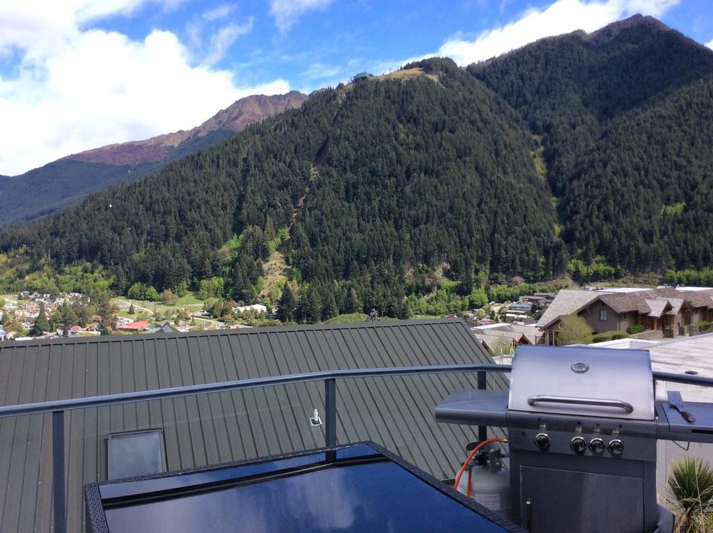 The Queenstown Bothy Bagian luar foto