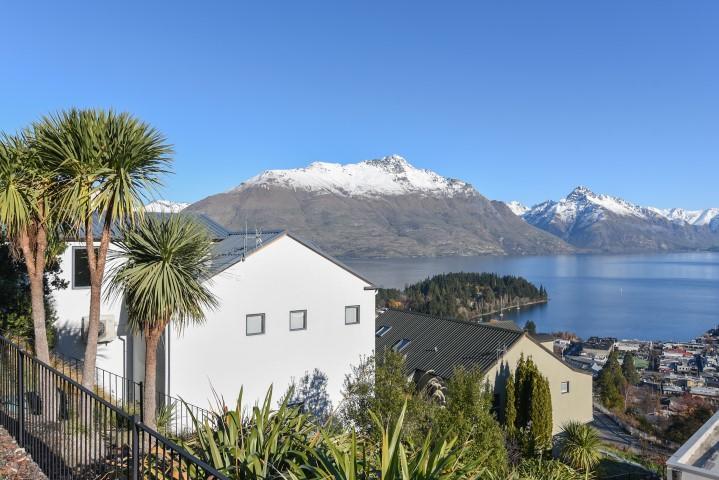 The Queenstown Bothy Bagian luar foto