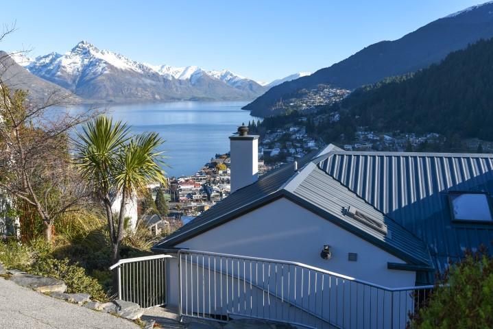 The Queenstown Bothy Bagian luar foto
