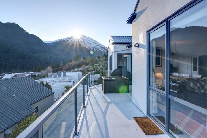 The Queenstown Bothy Bagian luar foto