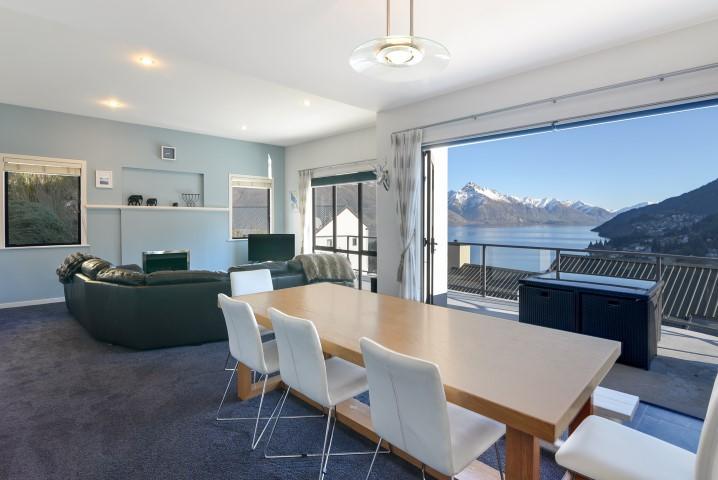The Queenstown Bothy Bagian luar foto